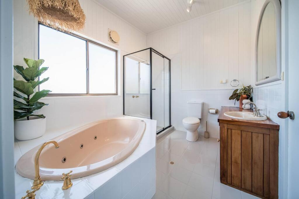 Salt Bush Beach House~The Ultimate Fleurieu Escape Villa Aldinga Beach Exterior photo